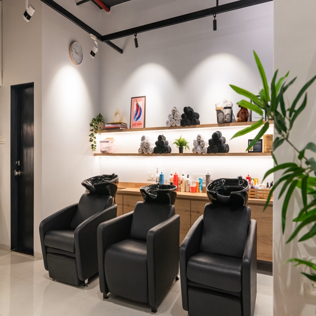 Main road shops for rent on LBS Road, Ghatkopar